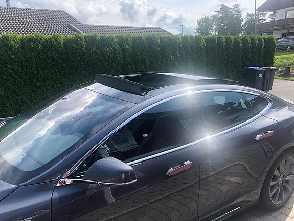Tesla Model S 8 of 18