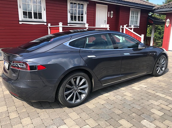 Tesla Model S 3 of 18
