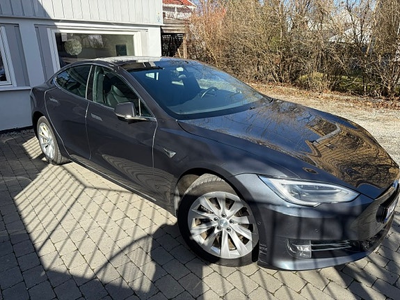 Tesla Model S 15 of 18