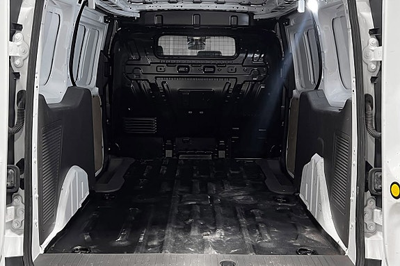 Ford Transit Connect 13 of 28