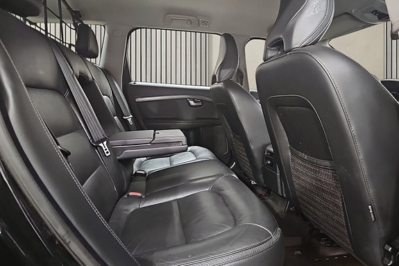 Volvo XC70 13 of 30