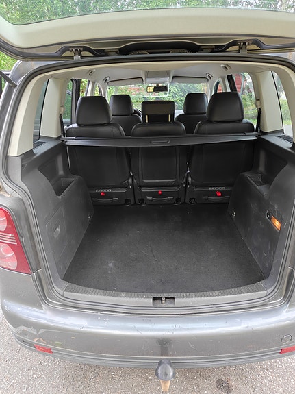 Volkswagen Touran 7 of 25