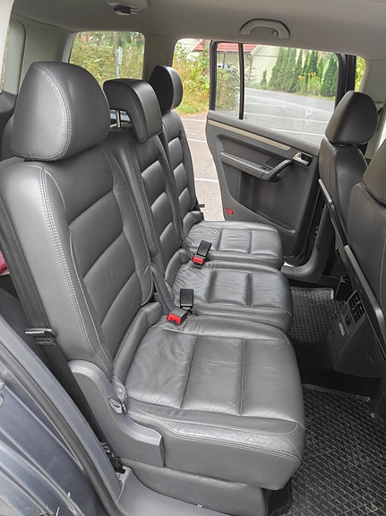 Volkswagen Touran 9 of 25