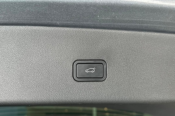 XPeng G9 29 of 30