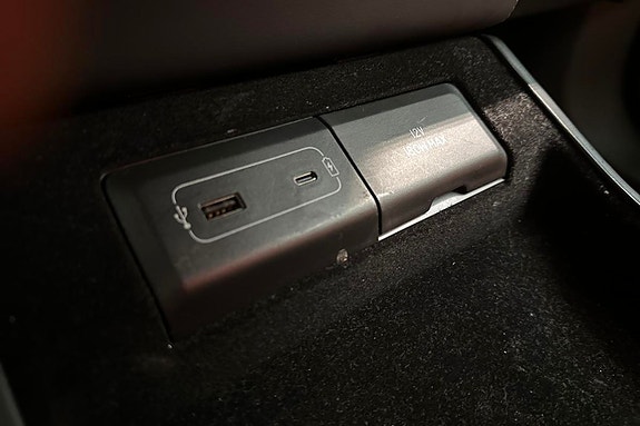 XPeng G9 24 of 30