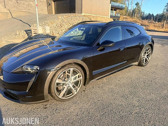 Porsche Taycan 2 of 11