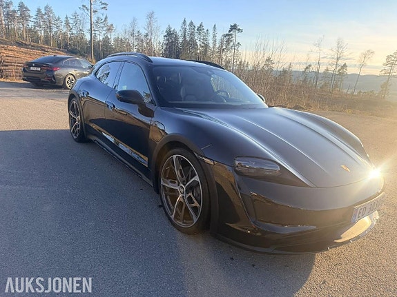 Porsche Taycan 5 of 11