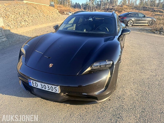 Porsche Taycan 3 of 11