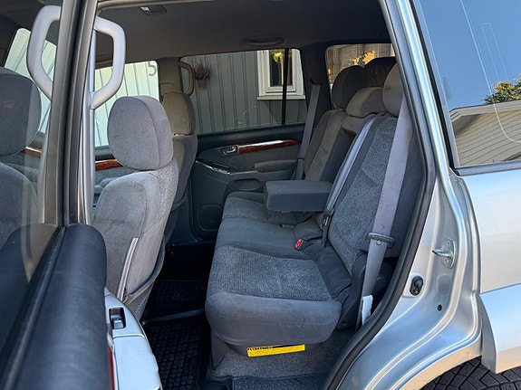 Toyota Land Cruiser 25 of 30