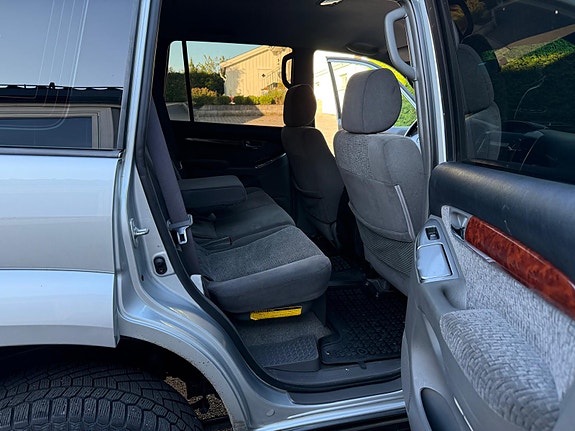 Toyota Land Cruiser 29 of 30