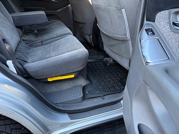 Toyota Land Cruiser 30 of 30