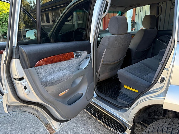 Toyota Land Cruiser 24 of 30