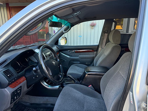 Toyota Land Cruiser 20 of 30