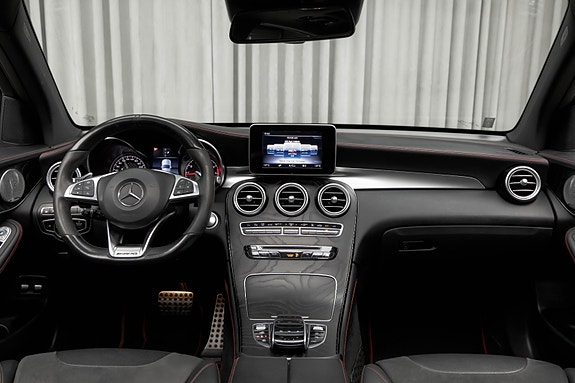 Mercedes-Benz GLC43 26 of 30