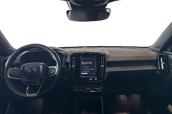 Volvo XC40 7 of 22