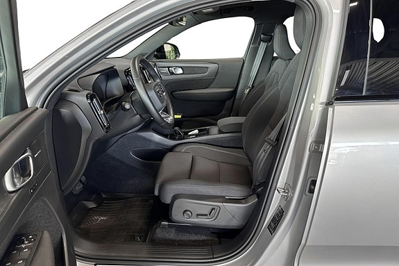 Volvo XC40 5 of 22