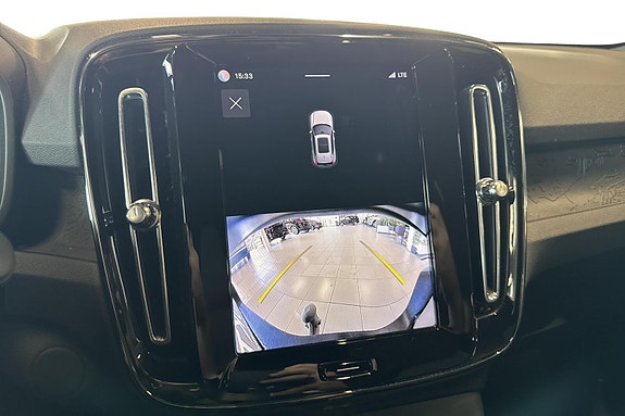 Volvo XC40 13 of 22