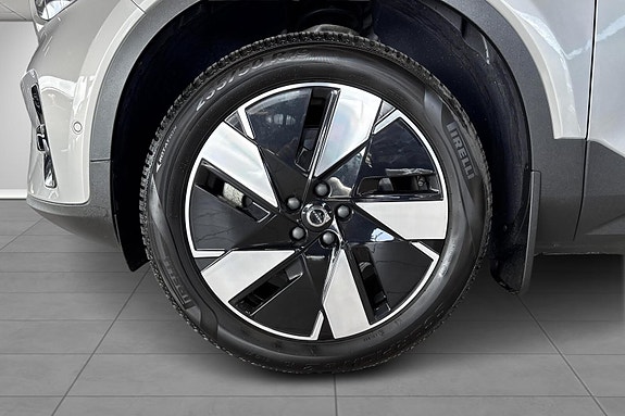 Volvo XC40 10 of 22