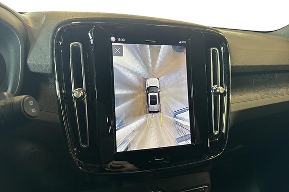 Volvo XC40 12 of 22