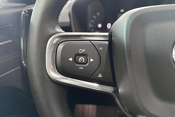 Volvo XC40 17 of 22