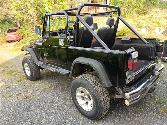 Jeep Wrangler 2 of 8