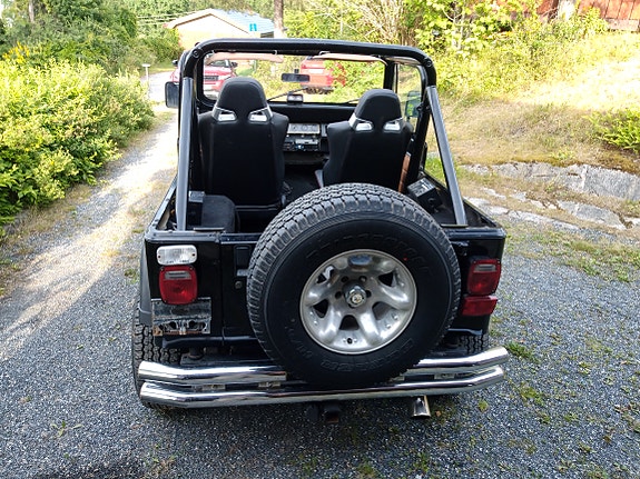 Jeep Wrangler 3 of 8