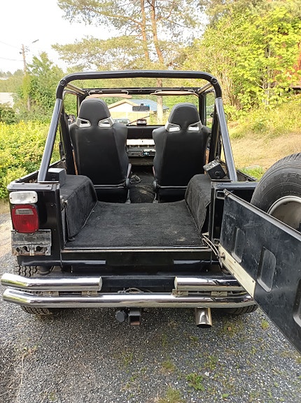 Jeep Wrangler 6 of 8