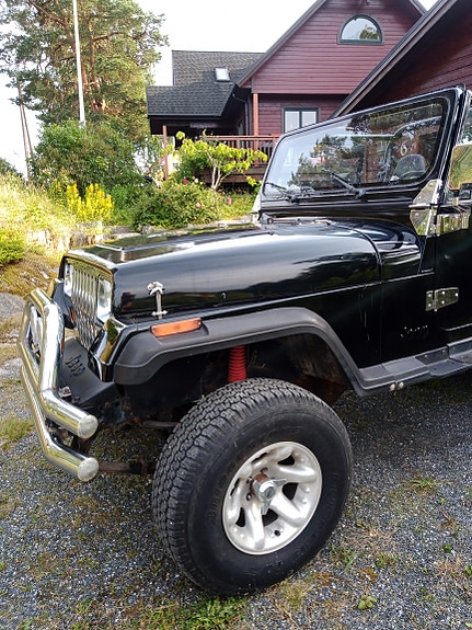 Jeep Wrangler 4 of 8
