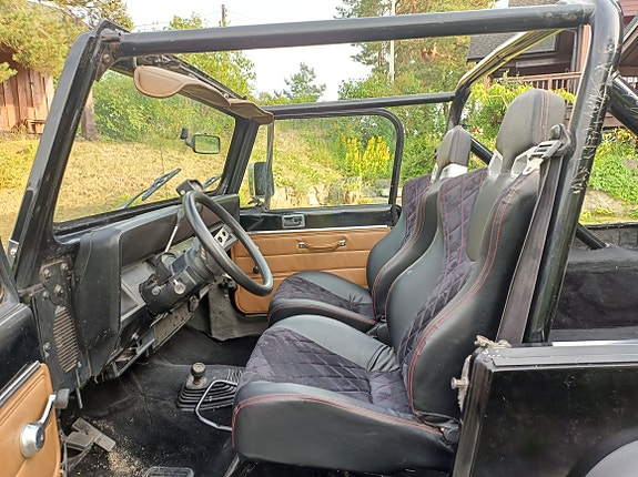 Jeep Wrangler 8 of 8