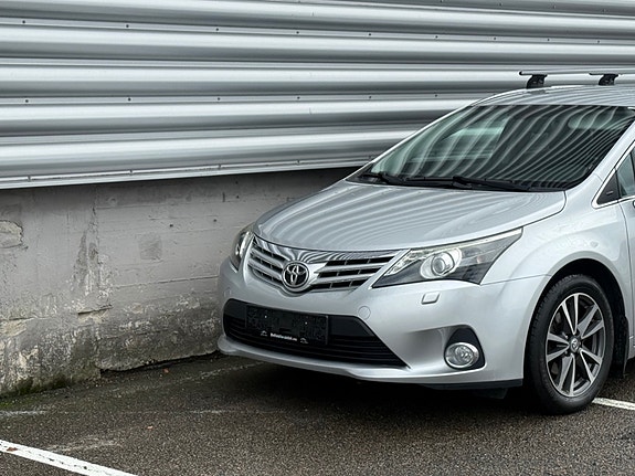 Toyota Avensis 2 of 25