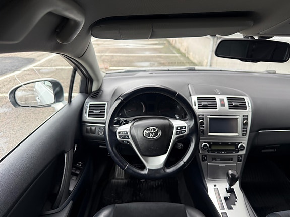 Toyota Avensis 12 of 25