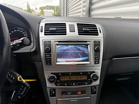 Toyota Avensis 21 of 25