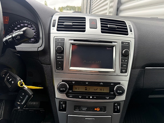 Toyota Avensis 18 of 25
