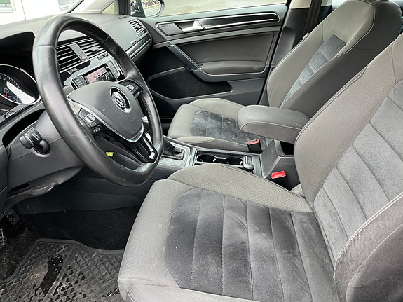 Volkswagen Golf VII 11 of 23