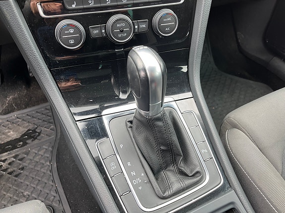 Volkswagen Golf VII 8 of 23