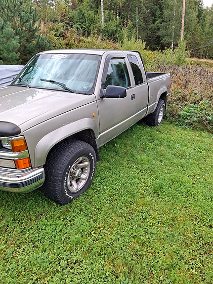 Chevrolet Silverado 2500 2 of 6