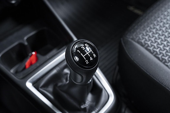 Suzuki Swift 18 of 28