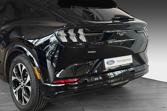 Ford Mustang Mach-E 6 of 28
