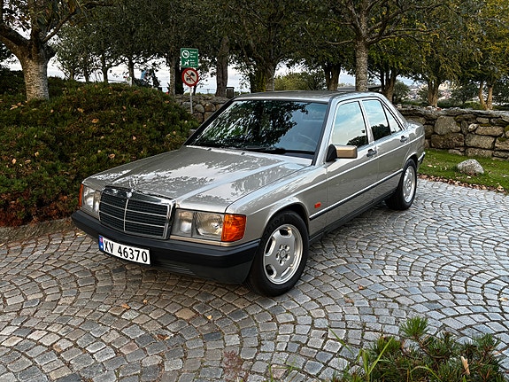 Mercedes-Benz 190 E 2 of 30