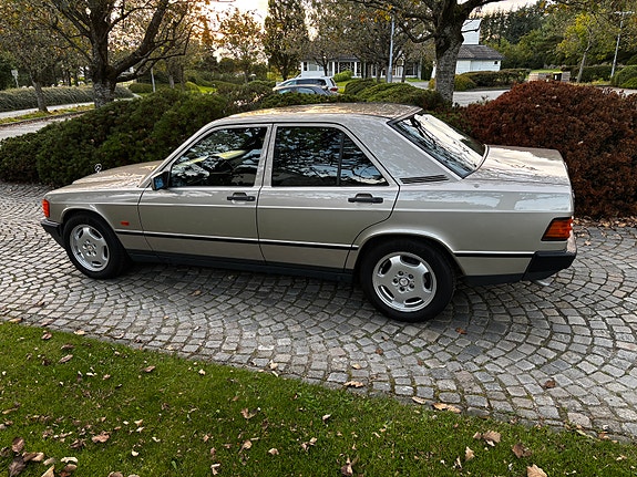Mercedes-Benz 190 E 3 of 30