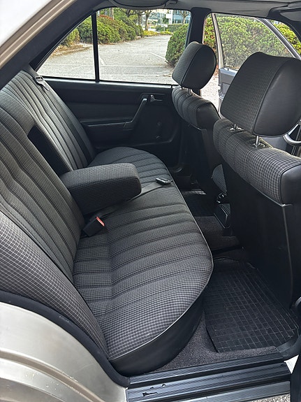 Mercedes-Benz 190 E 11 of 30