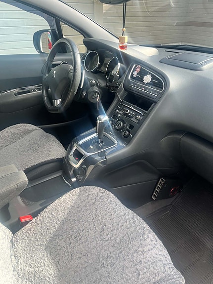 Peugeot 5008 5 of 9