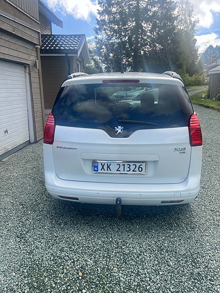 Peugeot 5008 2 of 9