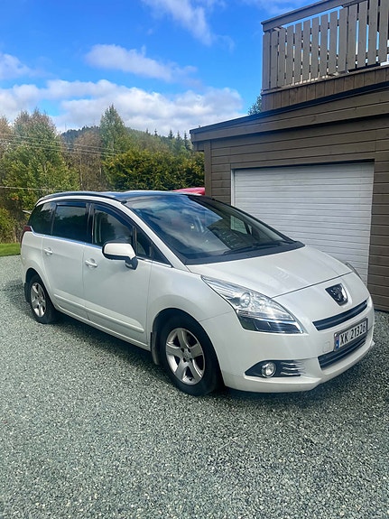 Peugeot 5008 3 of 9