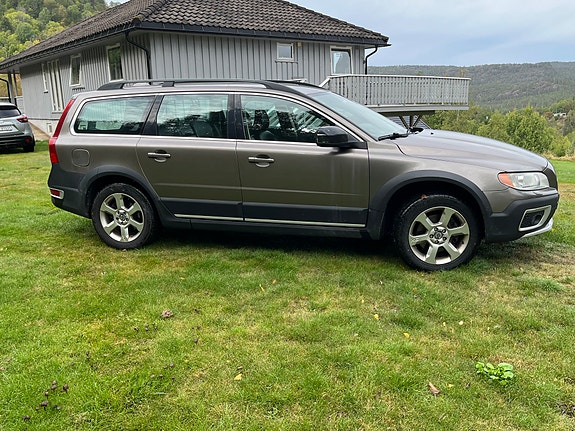 Volvo XC70 2 of 20