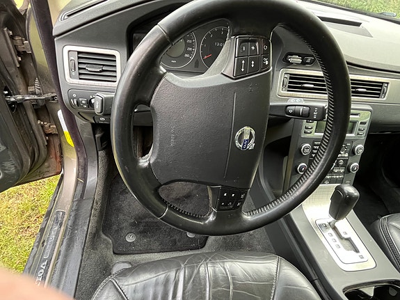 Volvo XC70 13 of 20