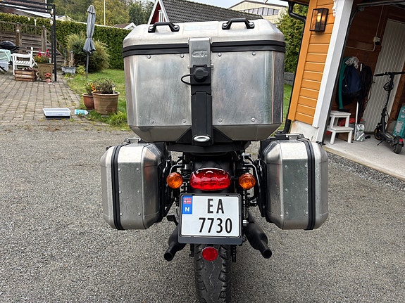 Triumph Bonneville T100 Black 4 of 4