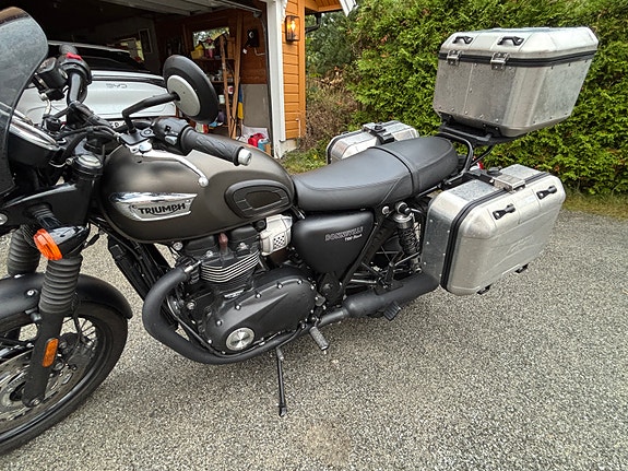 Triumph Bonneville T100 Black 3 of 4