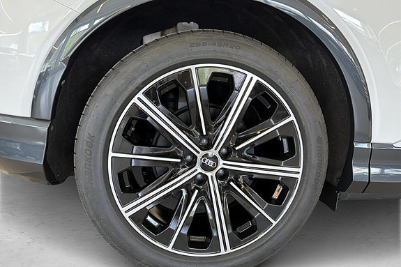 Audi Q4 e-tron 14 of 30