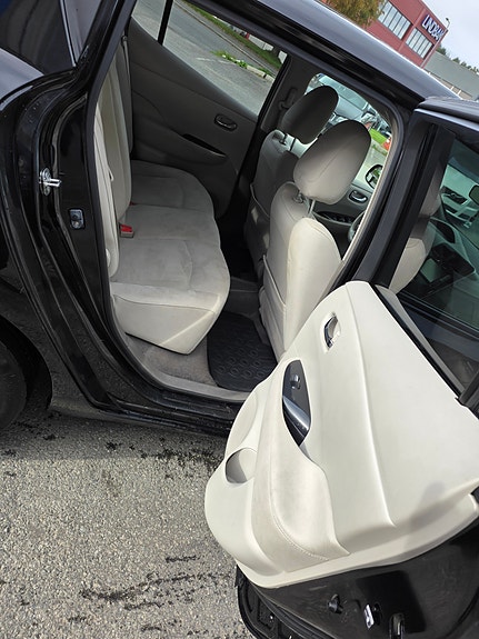 Nissan Leaf 14 of 17